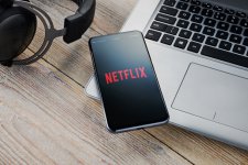 netflix-logo-sign-smartphone.jpg