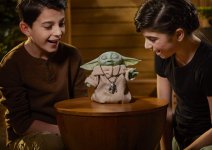 baby-yoda-animatronic-hasbro-toy.jpg