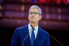 tim-cook-apple-sign.jpg