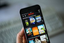 netflix-sign-iphone-1.jpg