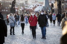 coronavirus-face-masks-crowd.jpg