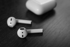 apple-airpods-2.jpg