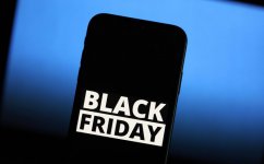 black-friday-sign-smartphone.jpg